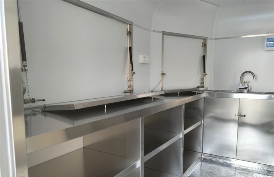 horse trailer bar inside